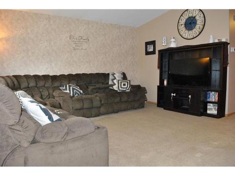 505 Genesis Ave, Marshall, MN 56258 photo 3