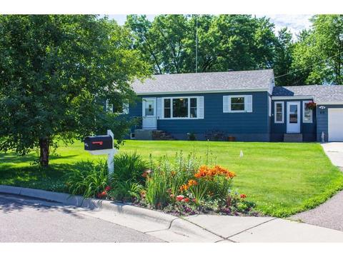 812 Chestnut Ct, Saint Cloud, MN 56303 photo 2
