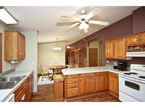 2011 11th St E, Glencoe, MN 55336 photo 4