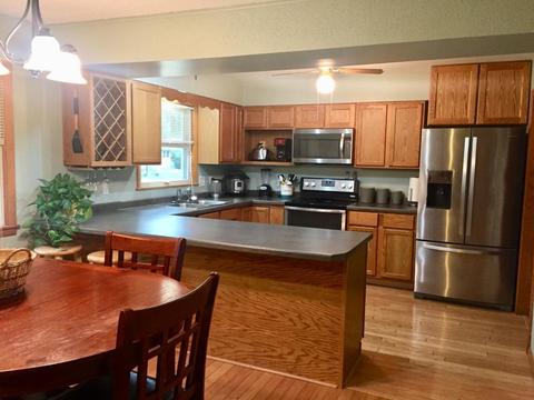 909 Pine Ave, Marshall, MN 56258 photo 2