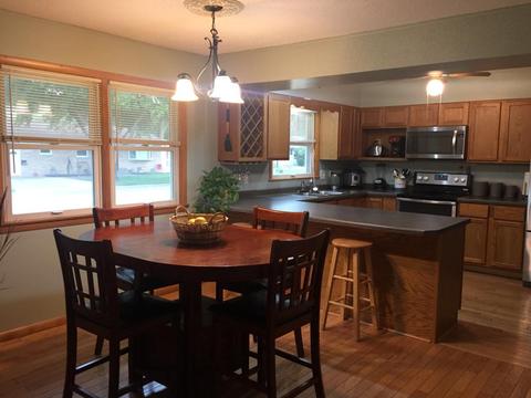 909 Pine Ave, Marshall, MN 56258 photo 4