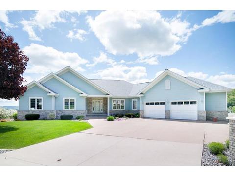 113 Red Apple Dr, La Crescent, MN 55947 photo 1
