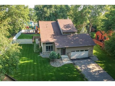 789 Sunset Dr, Eagan, MN 55123 photo 1