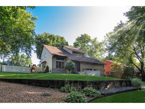 789 Sunset Dr, Eagan, MN 55123 photo 2