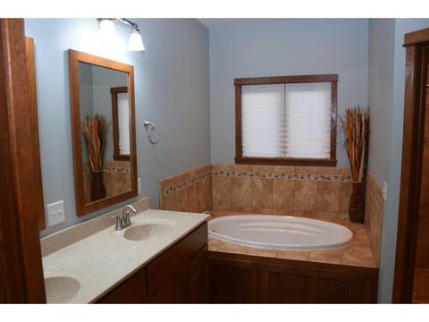 2007 Moore Dr, Saint Peter, MN 56082 photo 3