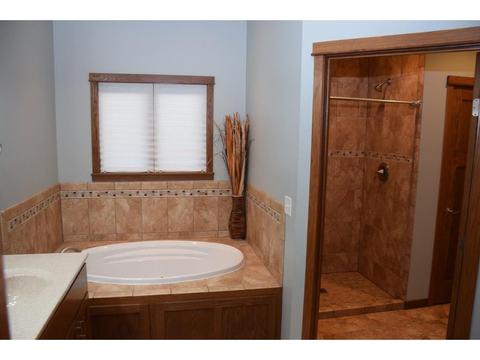 2007 Moore Dr, Saint Peter, MN 56082 photo 4