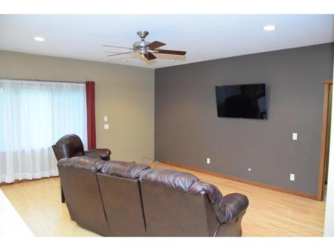 2007 Moore Dr, Saint Peter, MN 56082 photo 9