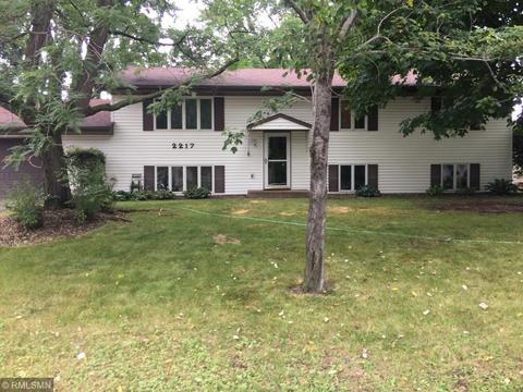 2217 Maple Ln E, Maplewood, MN 55109 photo 2