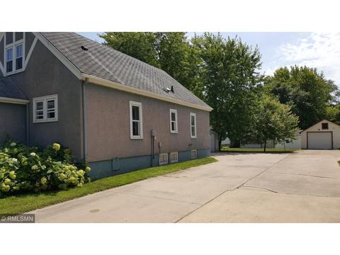 322 Becker Ave SE, Willmar, MN 56201 photo 3