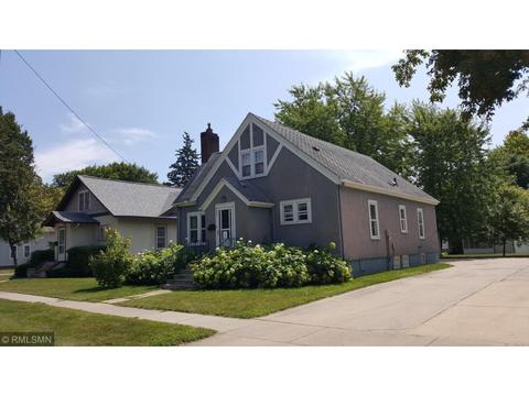 322 Becker Ave SE, Willmar, MN 56201 photo 1