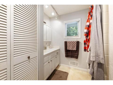 9850 Cavell Cir, Bloomington, MN 55438 photo 12