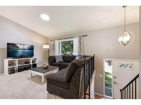 9850 Cavell Cir, Bloomington, MN 55438 photo 2