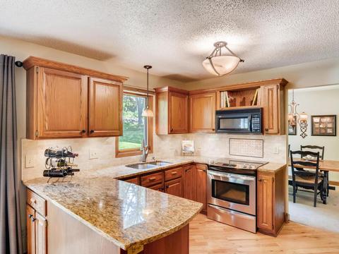 1571 Ashbury Ct, Eagan, MN 55122 photo 5
