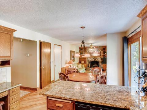 1571 Ashbury Ct, Eagan, MN 55122 photo 9