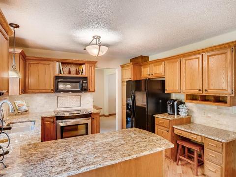 1571 Ashbury Ct, Eagan, MN 55122 photo 4