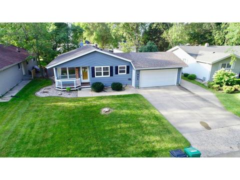 405 W Thomas Ave, Marshall, MN 56258 photo 1