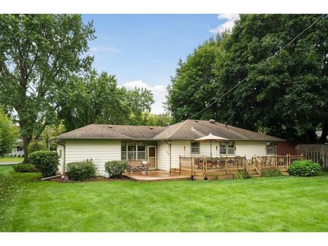 909 5th St E, Northfield, MN 55057 photo 2