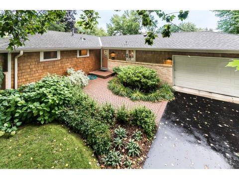 800 E 101st St, Bloomington, MN 55420 photo 1