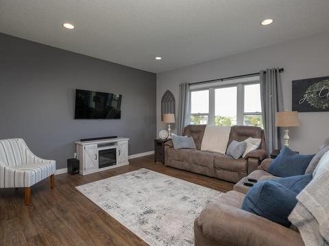 355 6th Ct SE, Dover, MN 55929 photo 4
