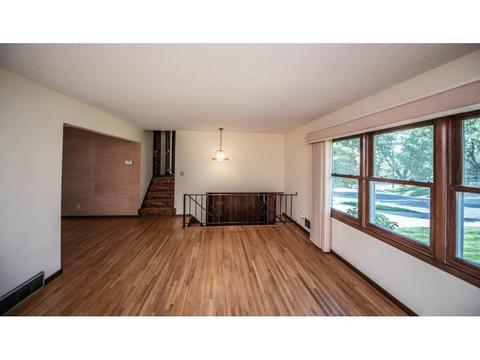 8719 Beard Rd, Bloomington, MN 55431 photo 3