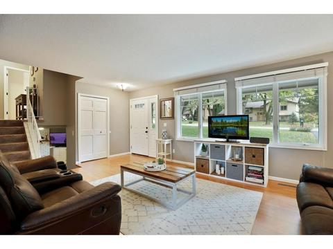 1755 Walnut Ln, Eagan, MN 55122 photo 3