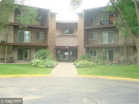 3440 Golfview Dr #208, Eagan, MN 55123 photo 1