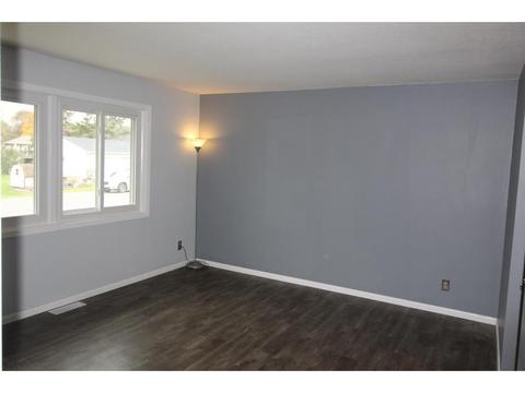 135 4th St SE, Plainview, MN 55964 photo 3