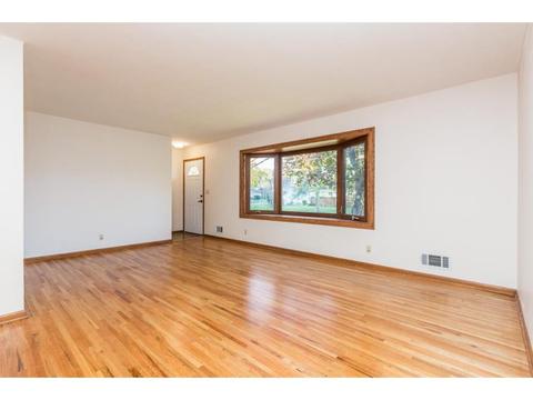 4326 Amber Dr, Eagan, MN 55122 photo 5
