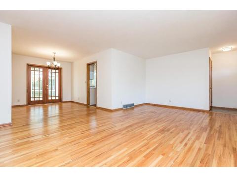 4326 Amber Dr, Eagan, MN 55122 photo 4