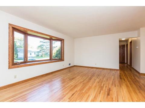 4326 Amber Dr, Eagan, MN 55122 photo 3