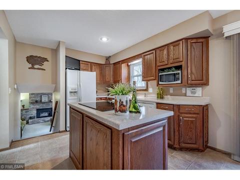 3876 Calcite Dr, Eagan, MN 55122 photo 9