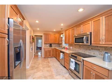 9950 Maple Ave, Bloomington, MN 55431 photo 5