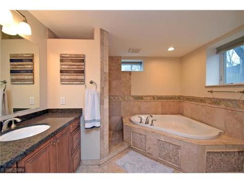 9950 Maple Ave, Bloomington, MN 55431 photo 11