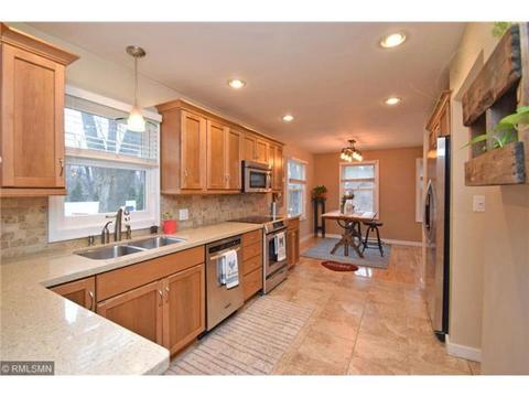 9950 Maple Ave, Bloomington, MN 55431 photo 1