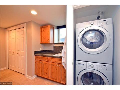 9950 Maple Ave, Bloomington, MN 55431 photo 12