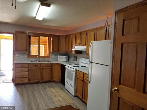 421 6th St SE, Staples, MN 56479 photo 3