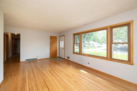 2127 Garnet Dr, Eagan, MN 55122 photo 3
