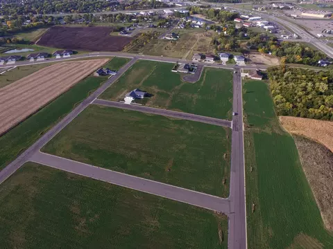 1504 Diamond Dr, Marshall, MN 56258 photo 2