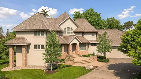 2521 Cross Point Rd, Wayzata, MN 55391
