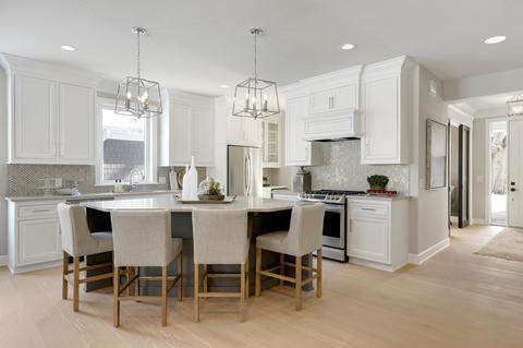 18094 Dell Dr, Eden Prairie, MN 55347