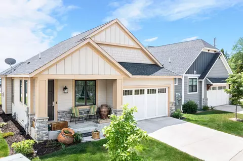 310 Laurel Curv, Golden Valley, MN 55426