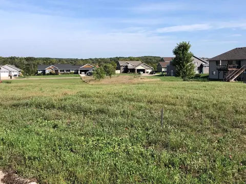 112 Collina Cir, Avon, MN 56310