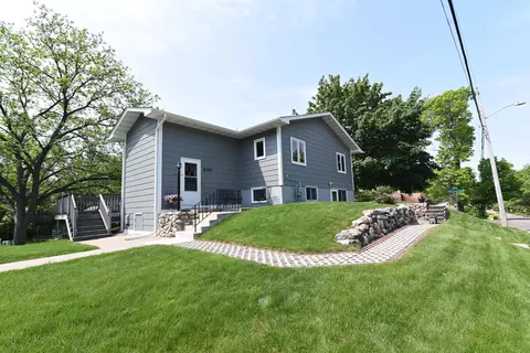 6397 7th St N, Oakdale, MN 55128