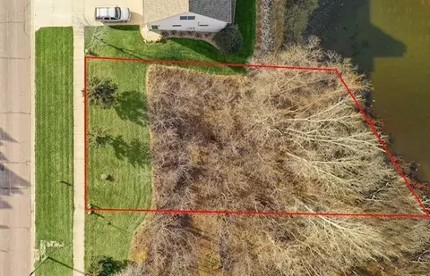 822 30th St NW, Faribault, MN 55021