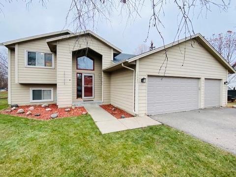 118 Apple Valley Homes For Sale Apple Valley Mn Real Estate Movoto