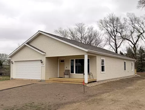 1955 Bud Rd, Windom, MN 56101