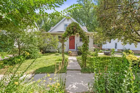 1030 Como Pl, Saint Paul, MN 55103