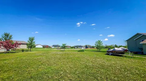 981 Waters Edge Cir, Avon, MN 56310