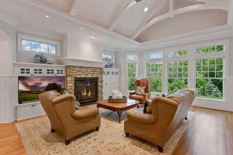 460 E Long Lake Rd, Wayzata, MN 55391