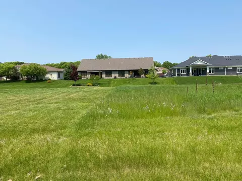590 Cedar Dr, Lake City, MN 55041